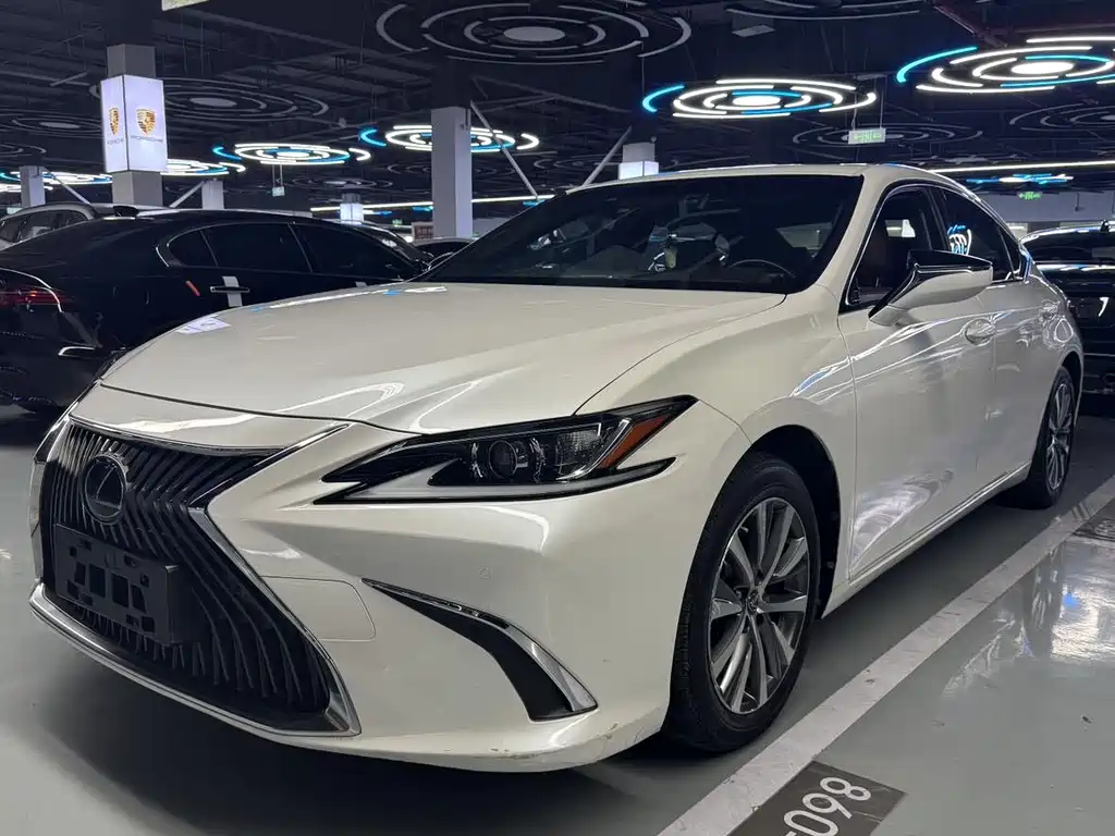 Lexus ES 2020