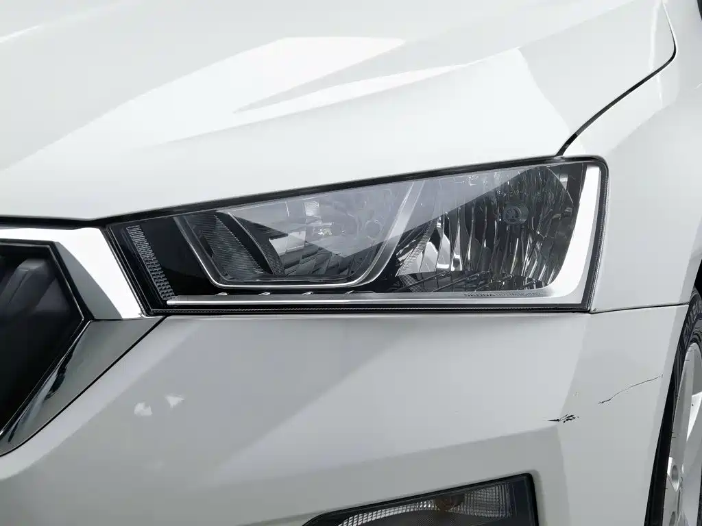 Skoda Rapid — миниатюра 7