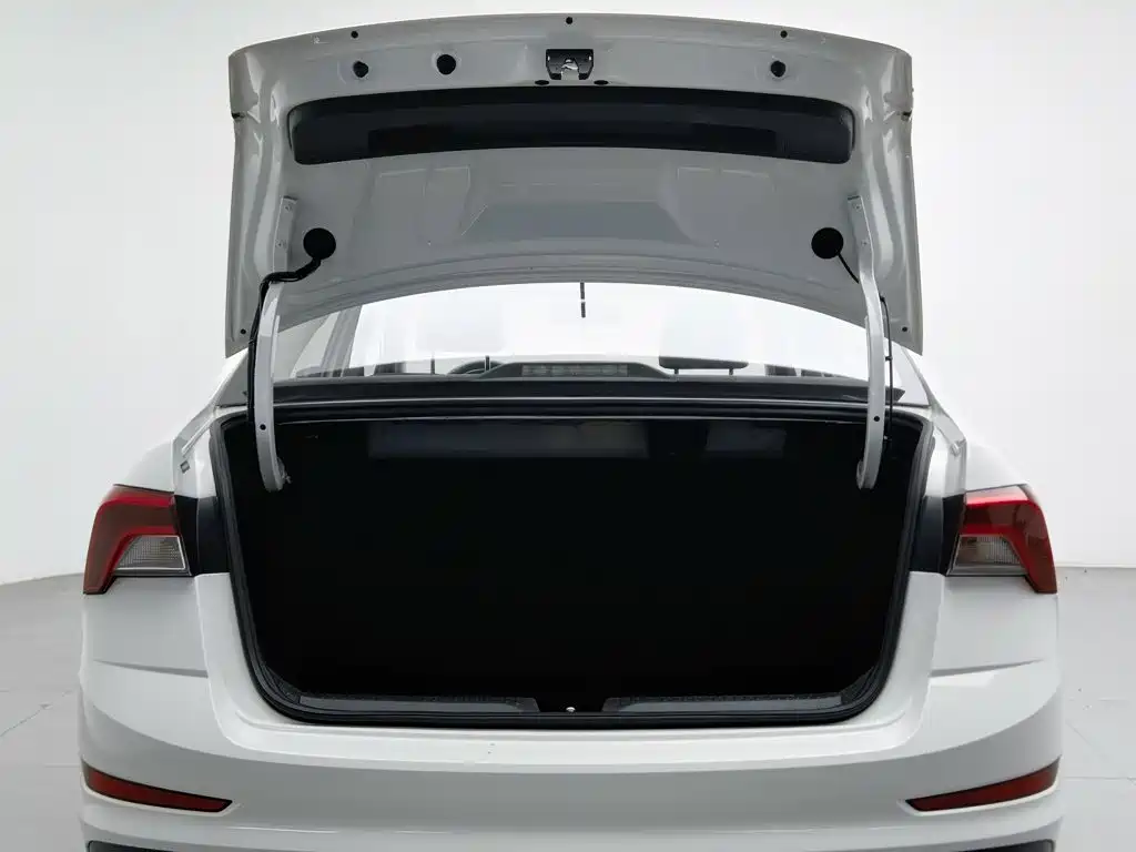 Skoda Rapid — миниатюра 16