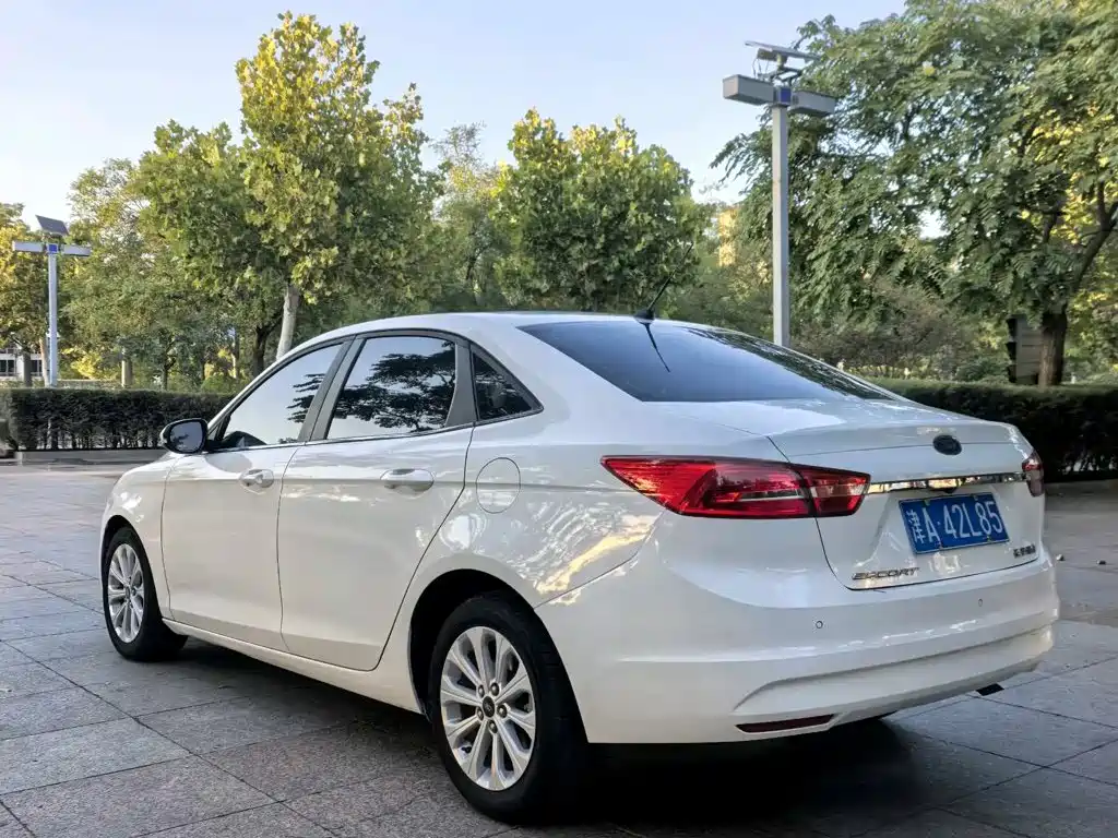 Ford Escort — миниатюра 6