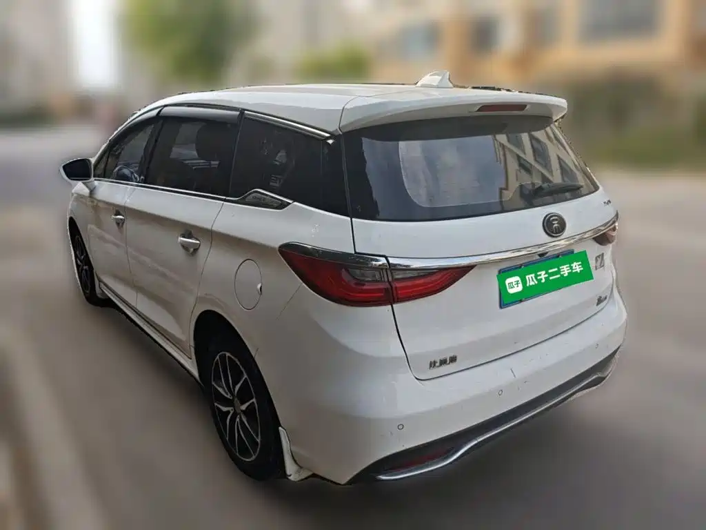 BYD MAX — миниатюра 25