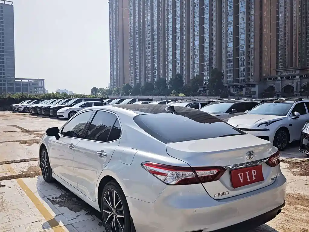 Toyota Camry — миниатюра 10