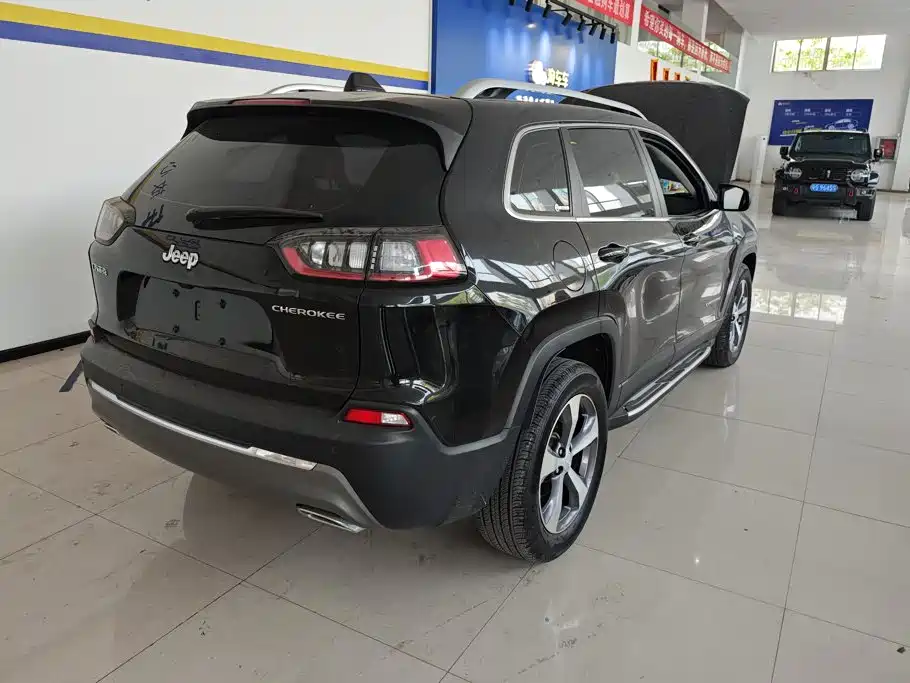 Jeep Cherokee — миниатюра 3