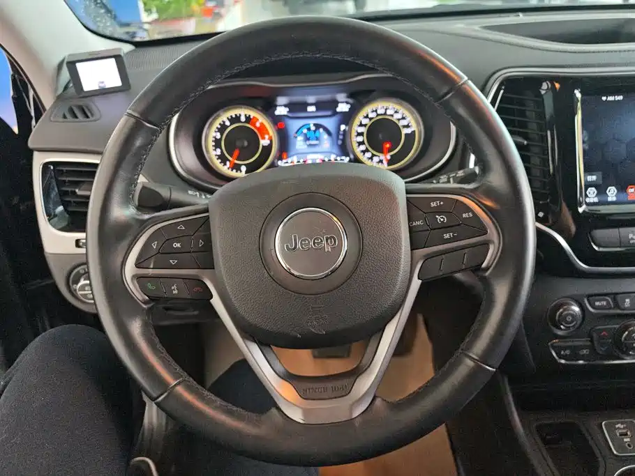 Jeep Cherokee — миниатюра 15