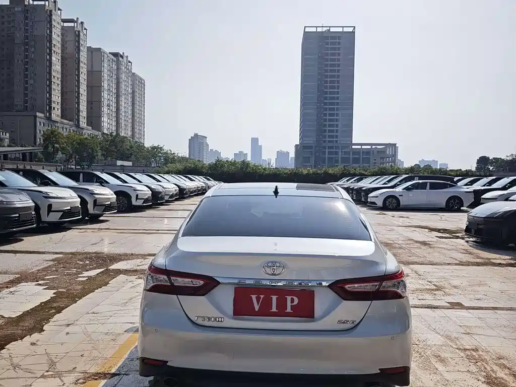 Toyota Camry — миниатюра 11