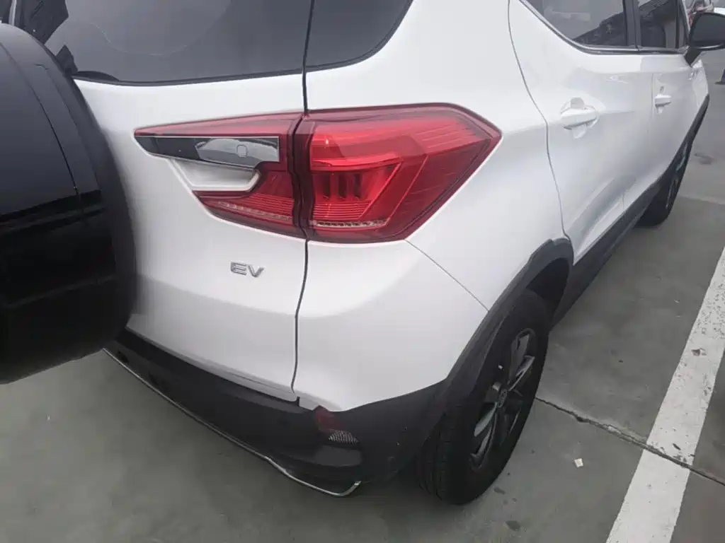 BYD Yuan EV — миниатюра 8