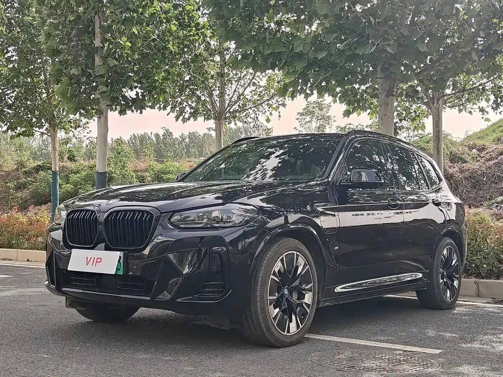 BMW iX3