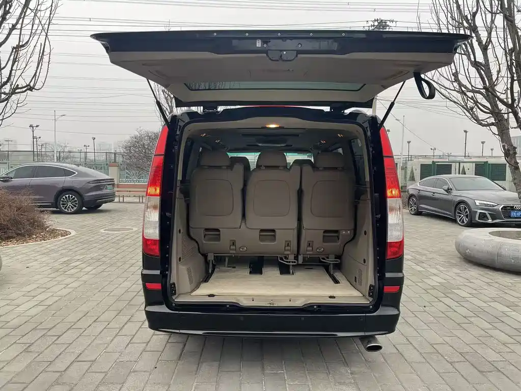 Mercedes-Benz Viano 2010 Viano 3.5L