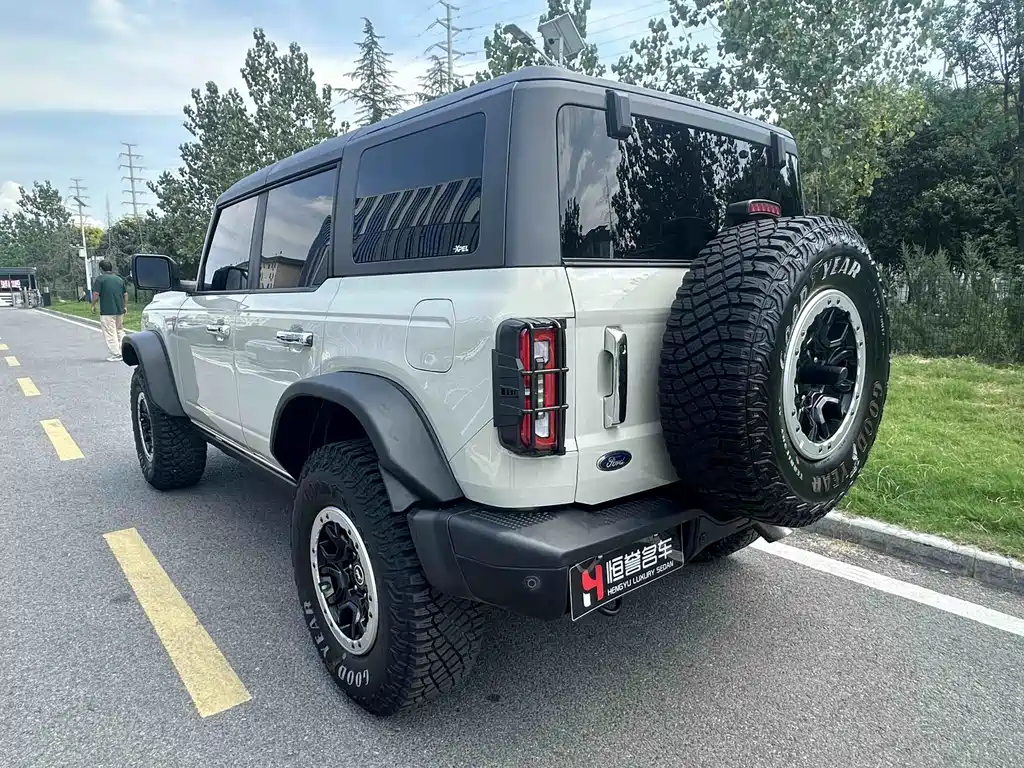Ford Bronco — миниатюра 9
