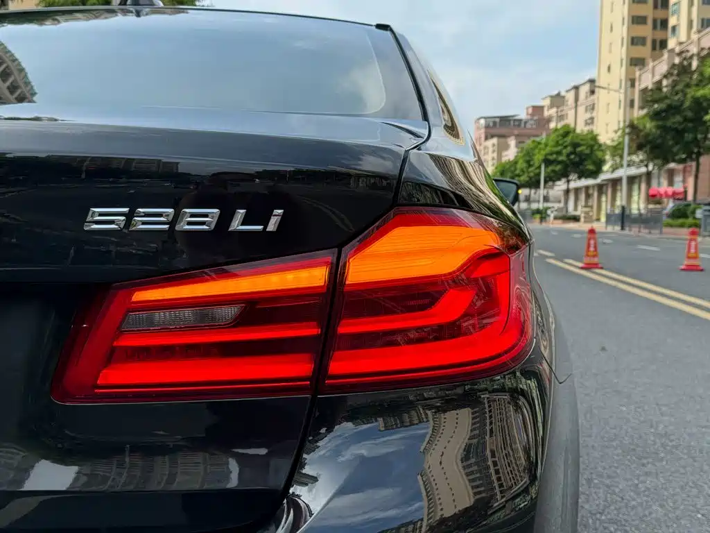 BMW 5 Series — миниатюра 14