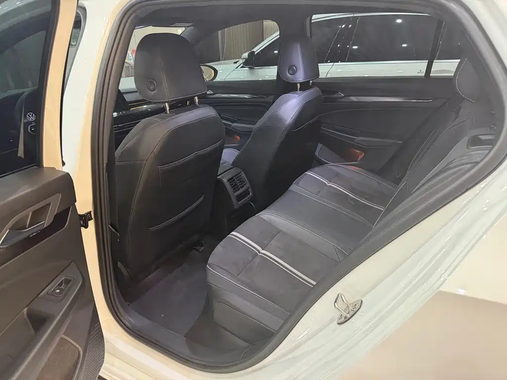 Volkswagen Golf 2023 280TSI DSG R-Line Lite