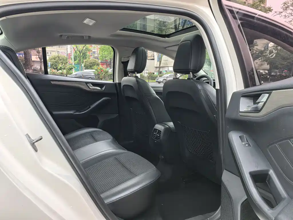 Ford Focus 2019 EcoBoost 180 AT
