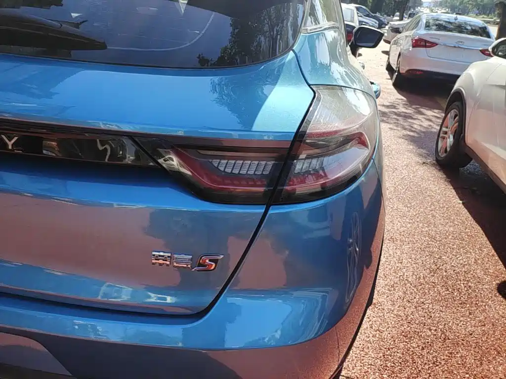 Geely Emgrand S — миниатюра 8