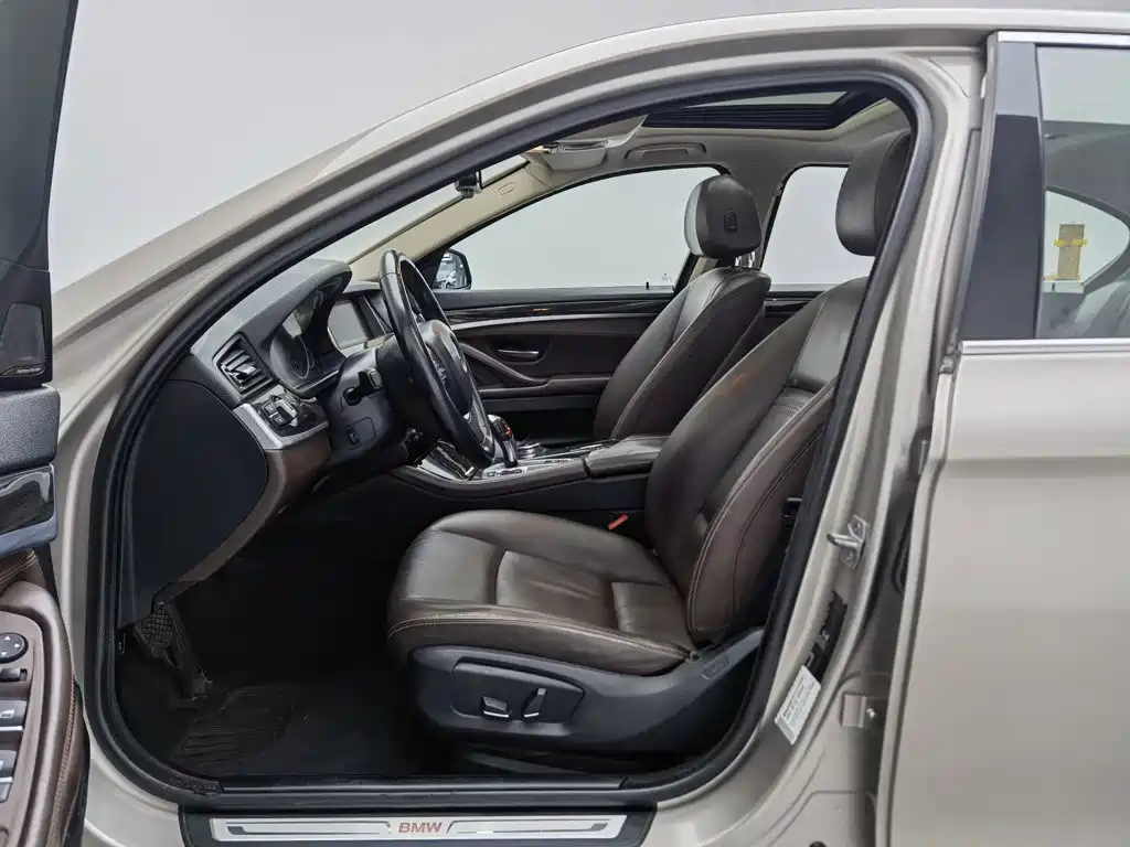 BMW 5 Series — миниатюра 10
