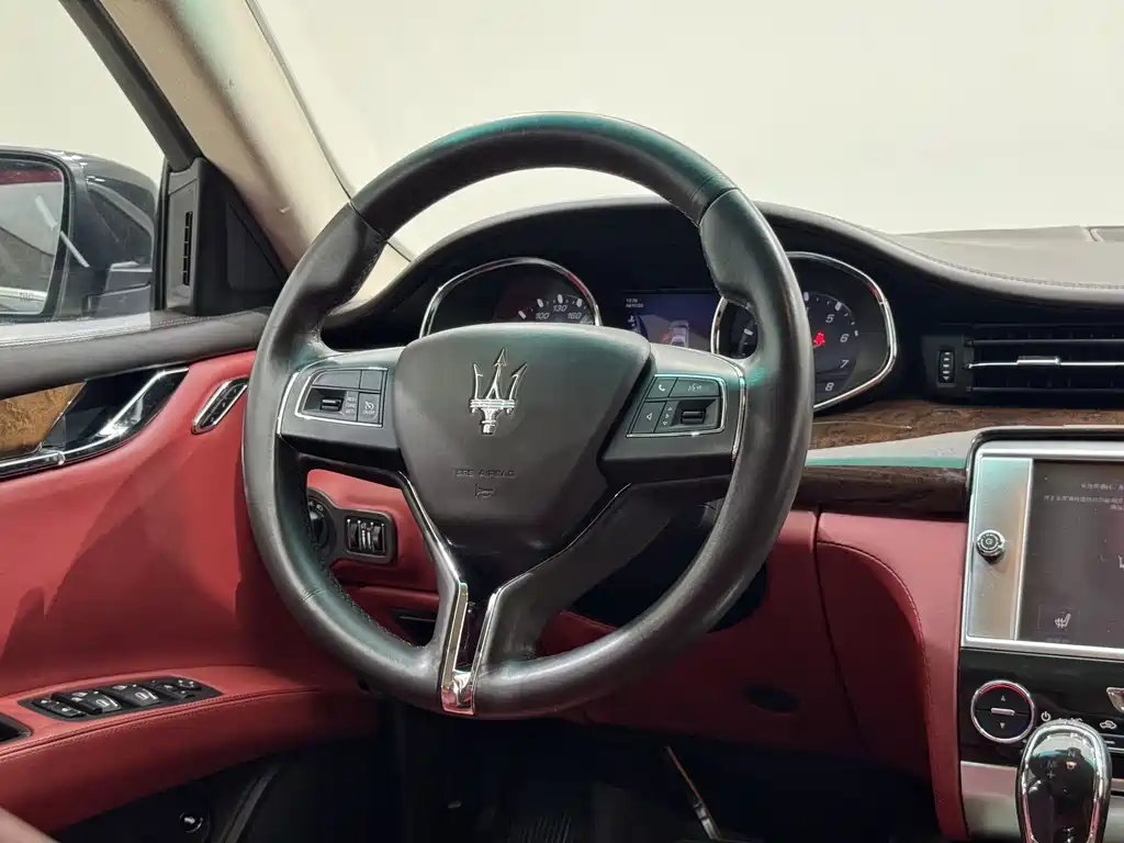 Maserati Quattroporte — миниатюра 20