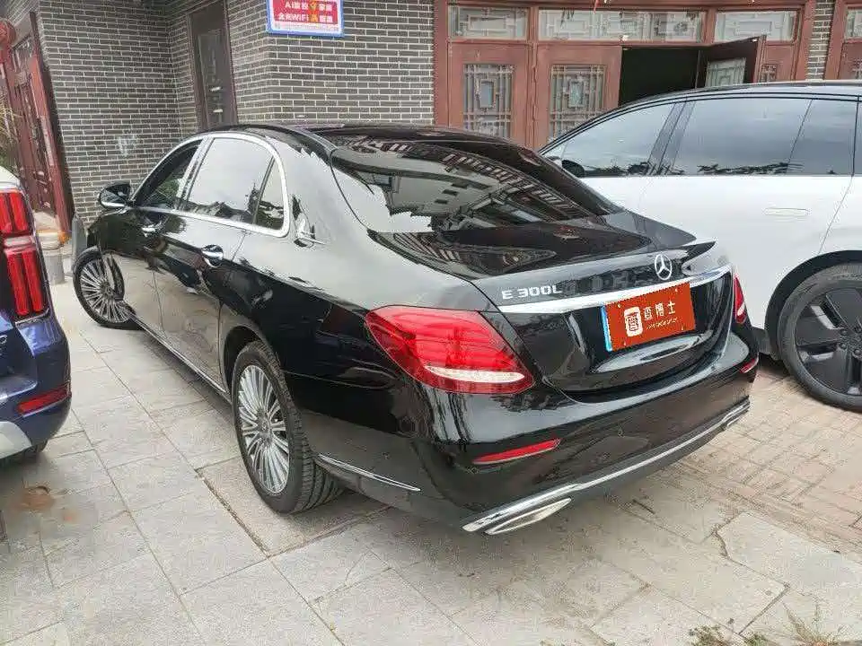 Mercedes-Benz E-Class — миниатюра 8
