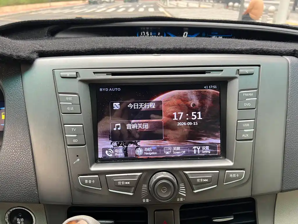 BYD M6 — миниатюра 10
