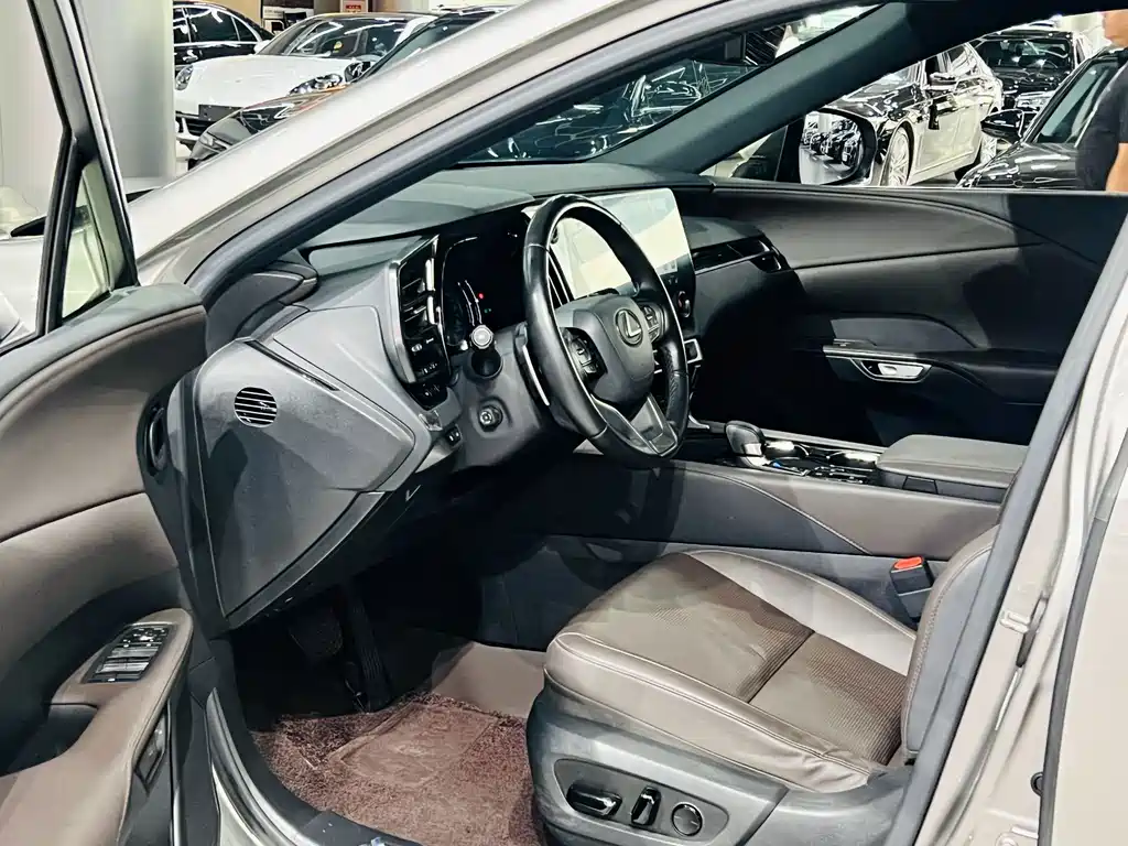 Lexus RX — миниатюра 4