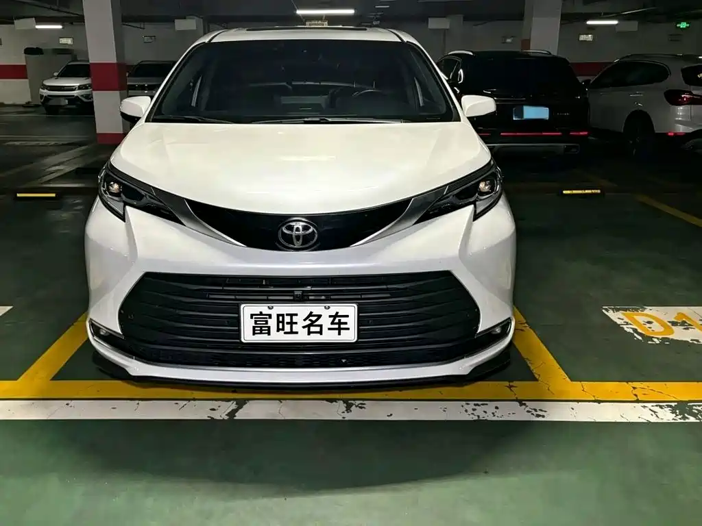 Toyota Sienna — миниатюра 2