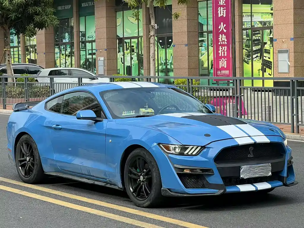 FORD MUSTANG