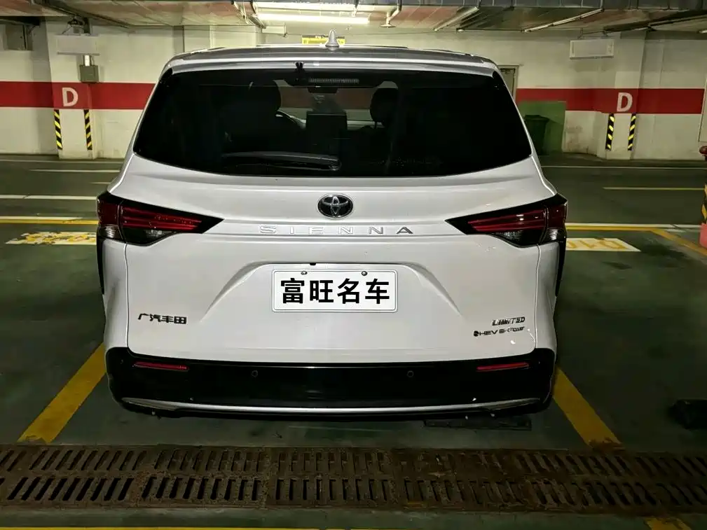 Toyota Sienna — миниатюра 6