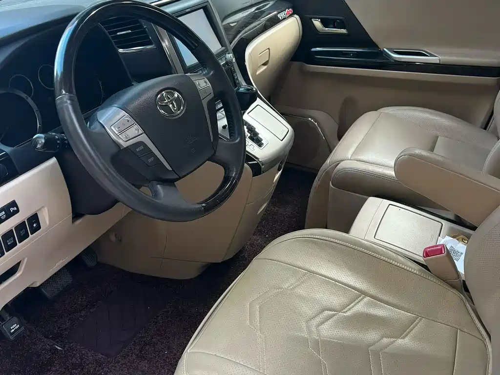 Toyota Alphard — миниатюра 6