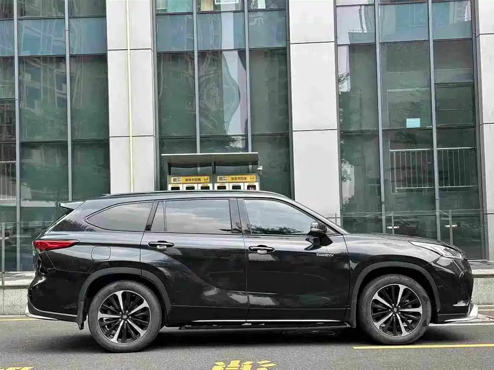 Toyota Crown Kluger — миниатюра 4