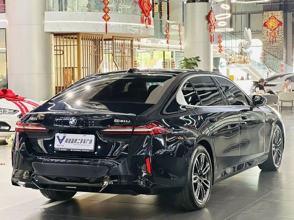 BMW 5 Series — миниатюра 7