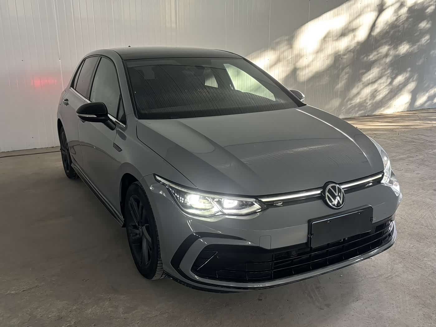 Volkswagen Golf 1.4 л 2023 г. Серебристо-серый, пробег 43000 км