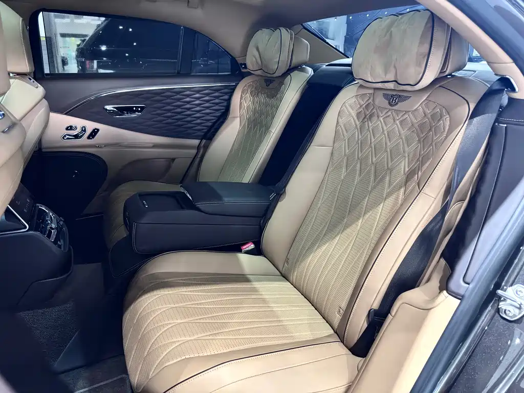 Bentley Flying Spur — миниатюра 33