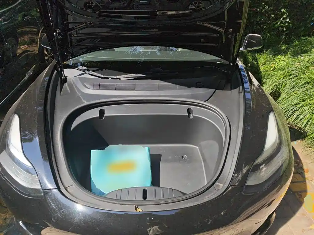 Tesla Model 3 — миниатюра 17