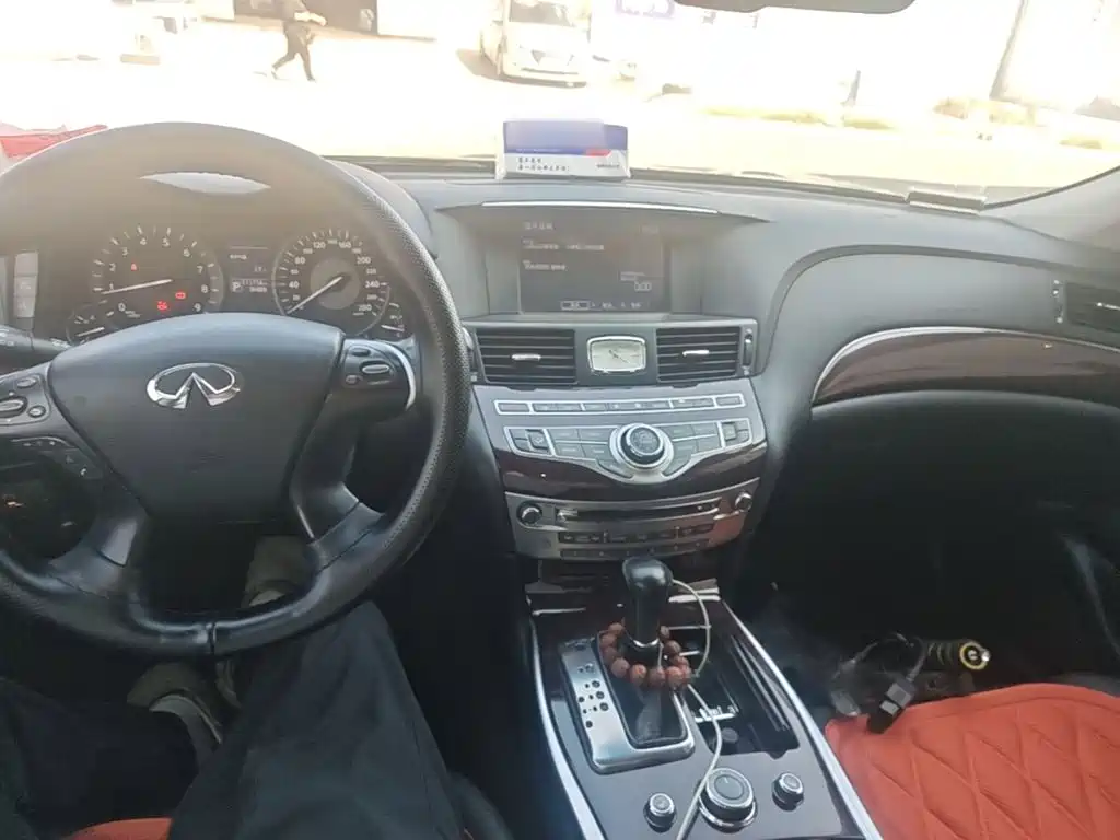 Infiniti Q70 — миниатюра 10