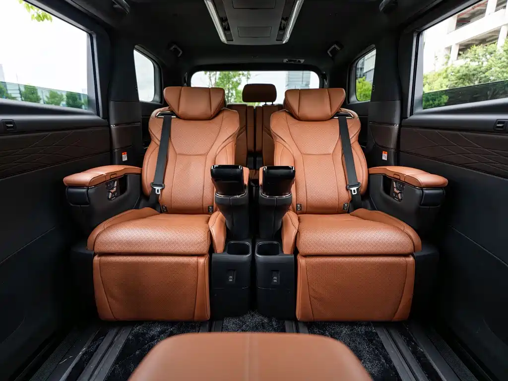 Toyota Alphard — миниатюра 11