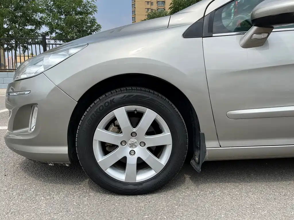 Peugeot 408 1.6L Manual Comfort Edition, фото 11