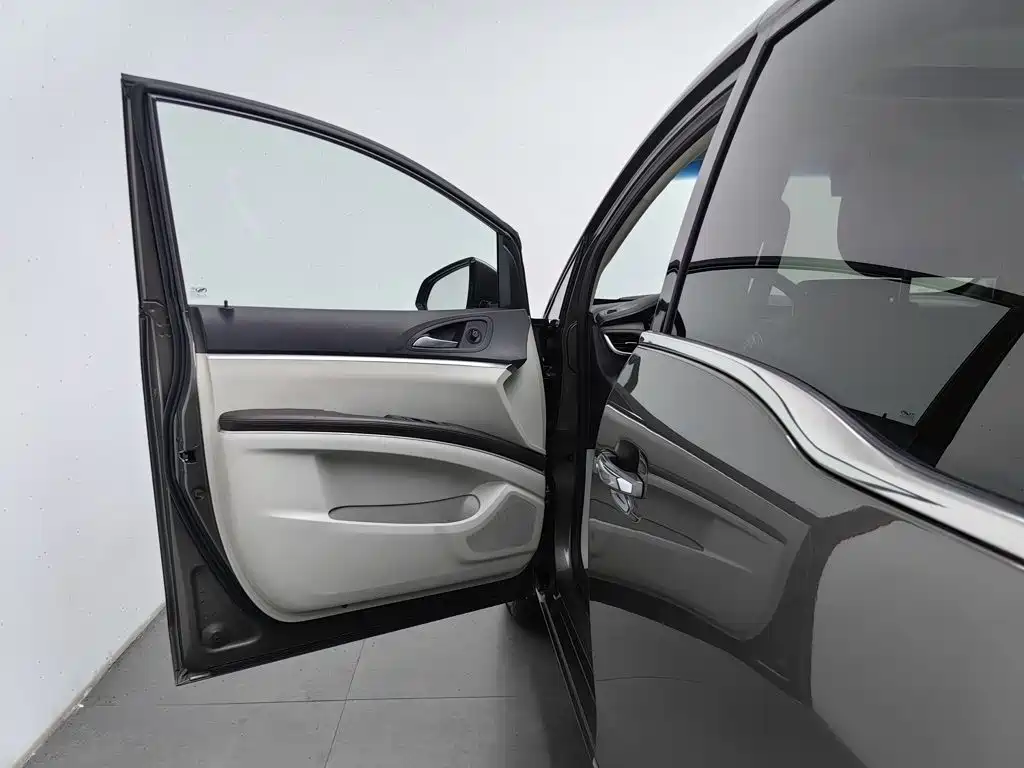 Buick GL8 — миниатюра 8