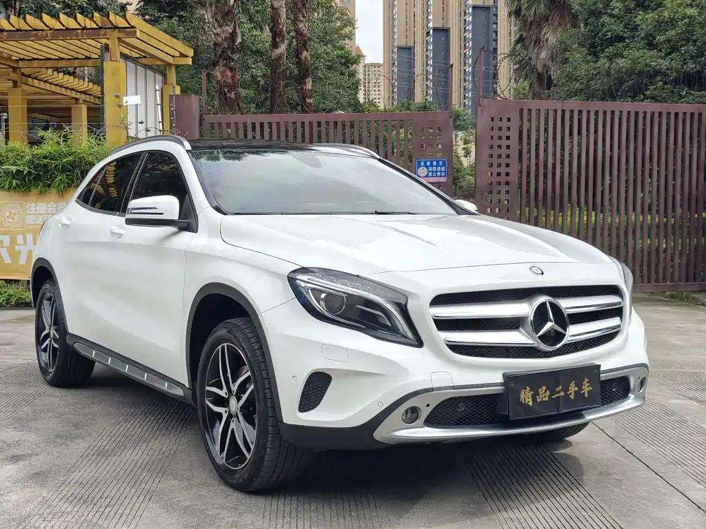 MERCEDES-BENZ  GLA