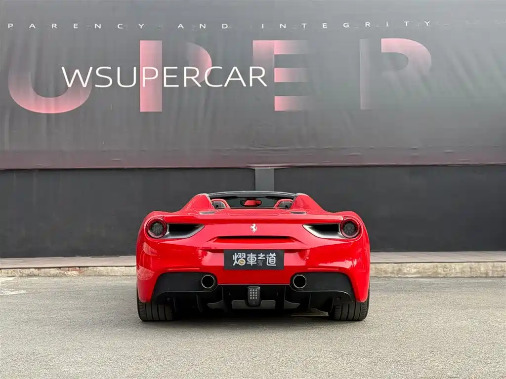 FERRARI 488