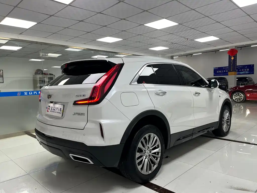 CADILLAC XT4