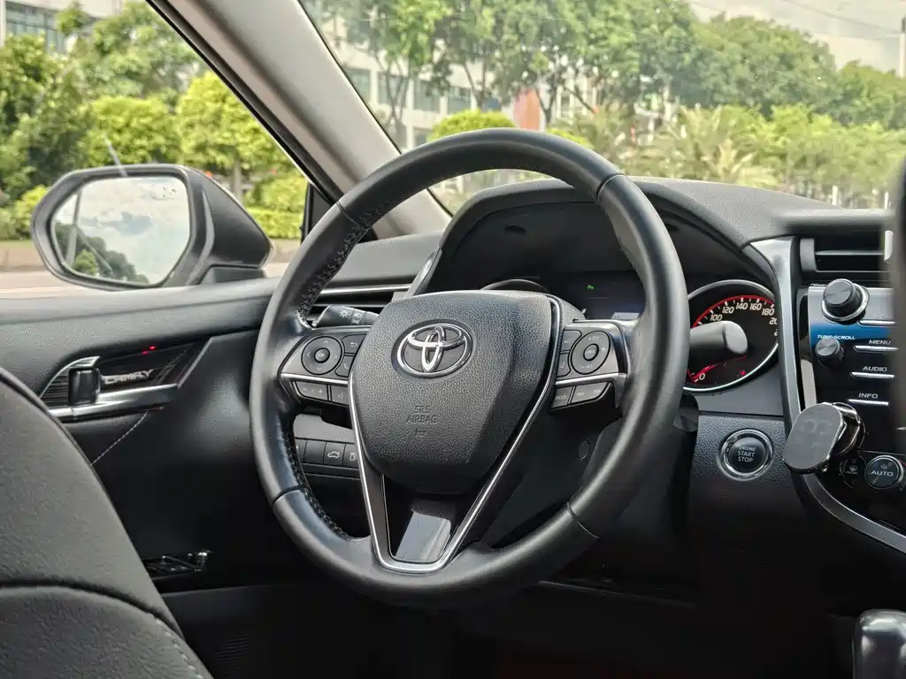 TOYOTA CAMRY
