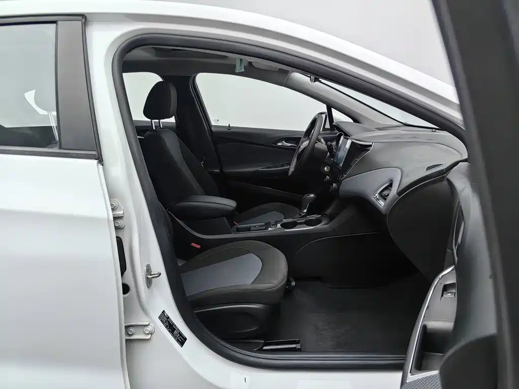 Chevrolet Cruze — миниатюра 23