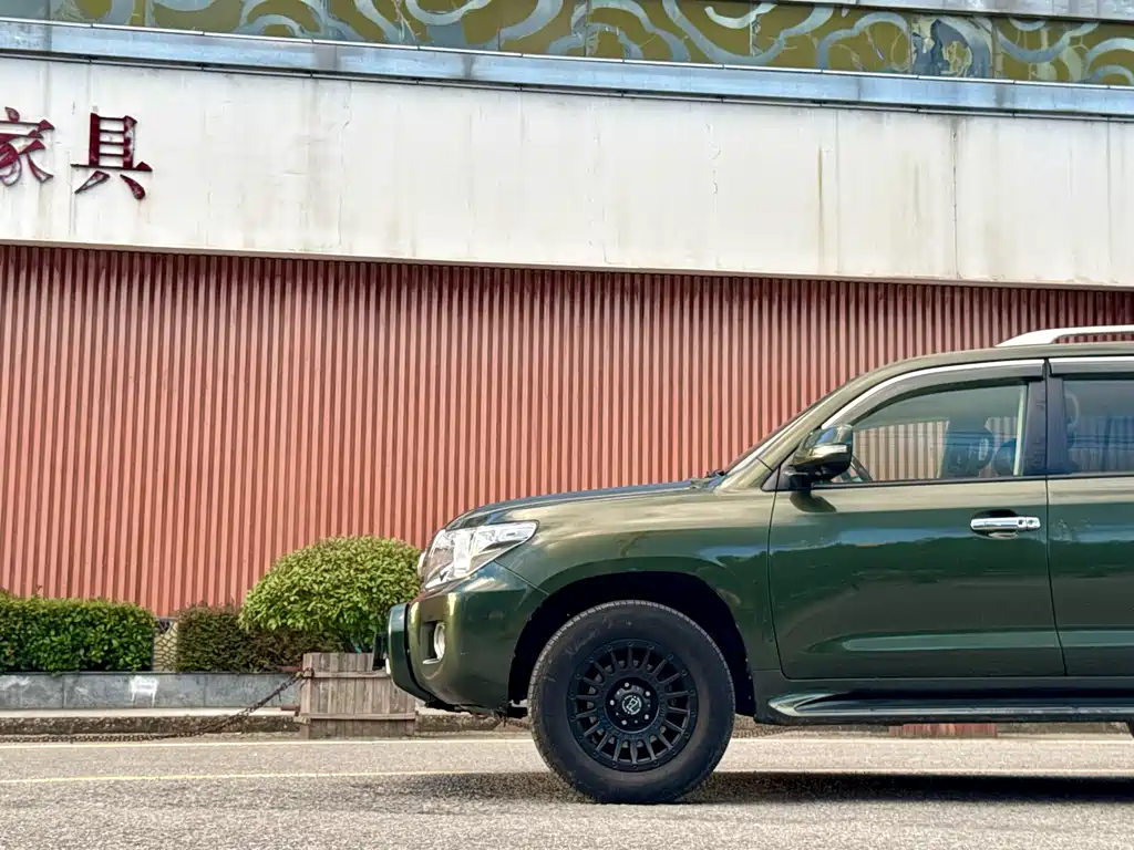 Toyota Land Cruiser — миниатюра 3