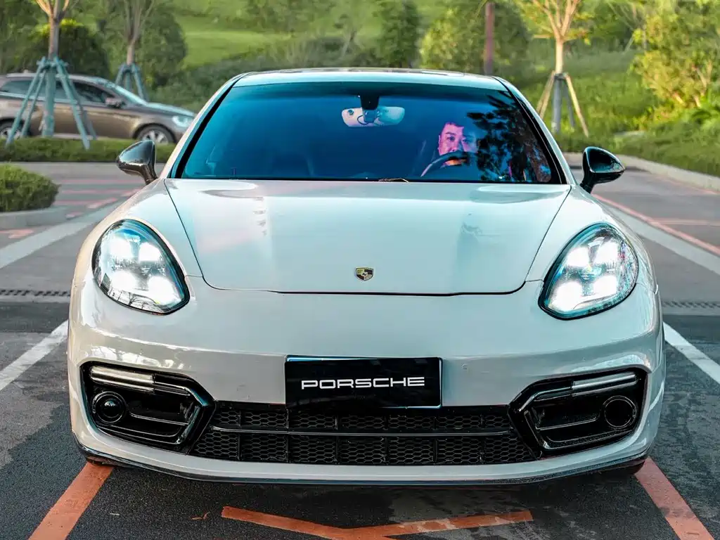 Porsche Panamera 2010 Panamera 4S 4.8L