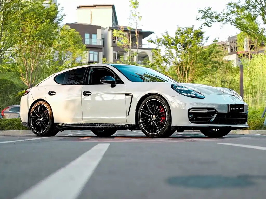 Porsche Panamera 2010 Panamera 4S 4.8L