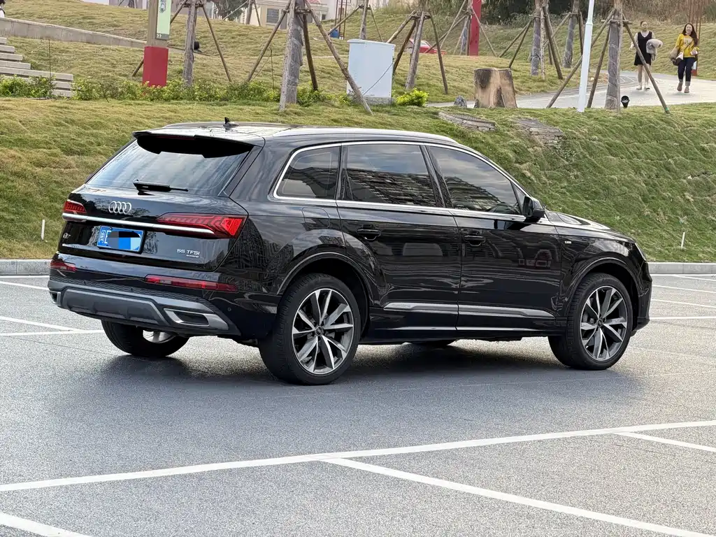 Audi Q7 2023 55 TFSI quattro S line Sport