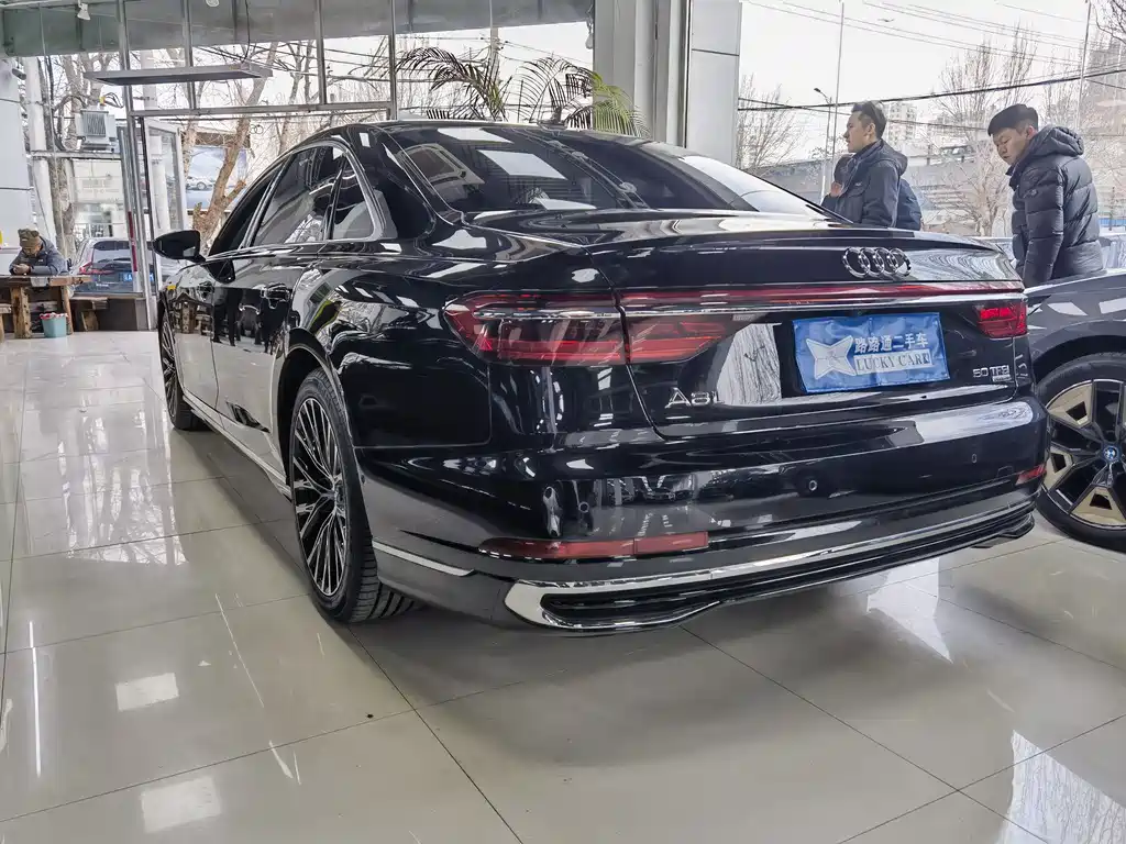 AUDI A8