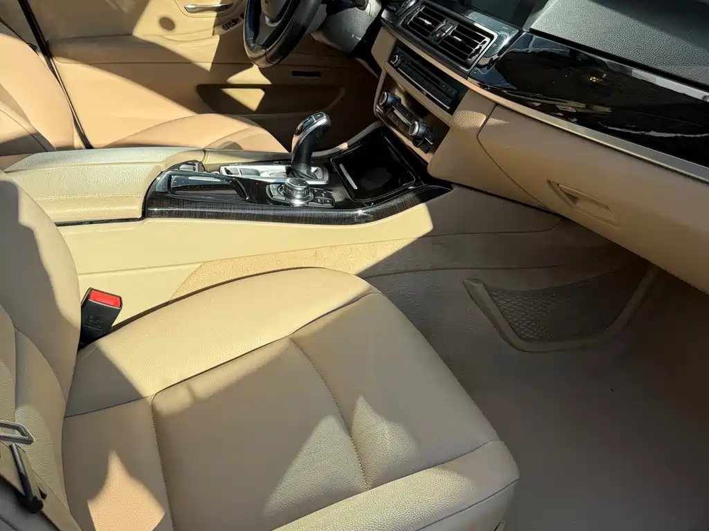 BMW 5 Series — миниатюра 8