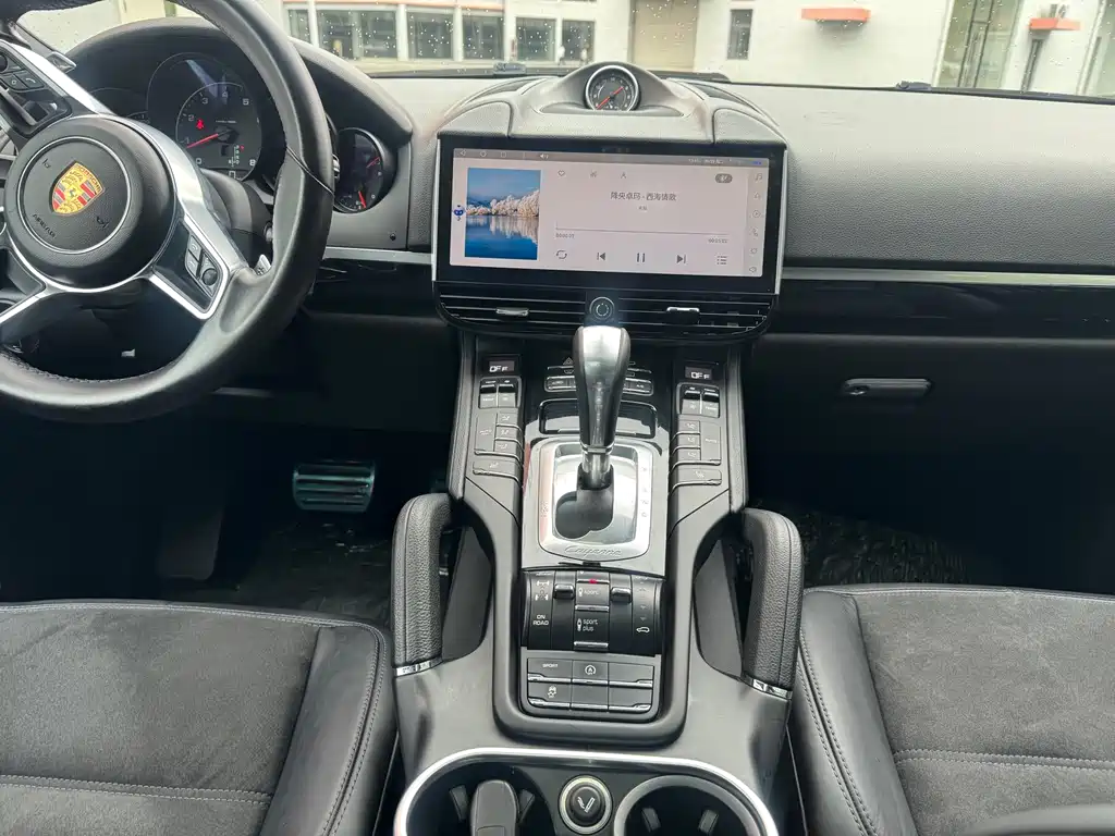 Porsche Cayenne — миниатюра 12