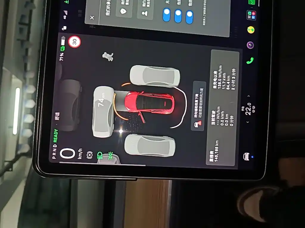 Tesla Model Y — миниатюра 12