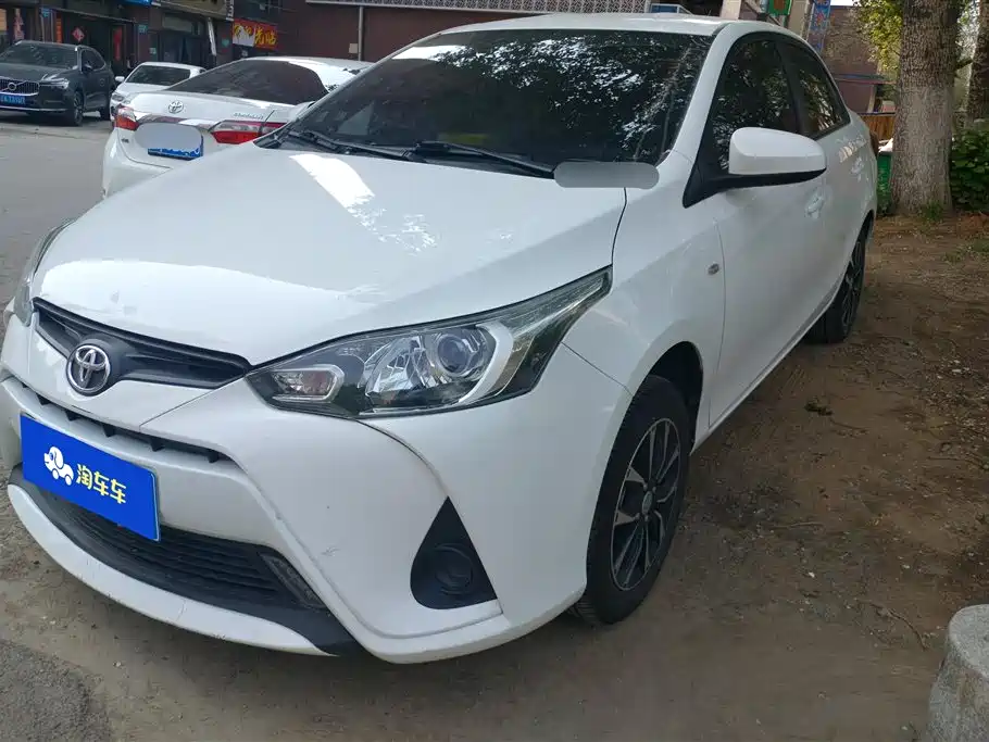Toyota Yaris L 2021