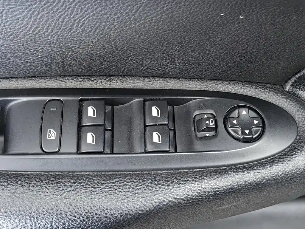 Citroen C4L — миниатюра 9